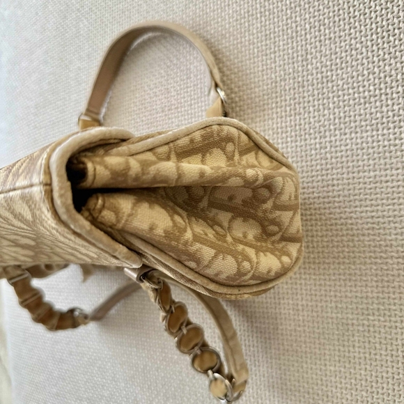 Dior Romantique Handbag - Picture 15 of 16